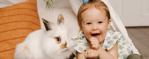 EASTER BUNNY PHOTOS <BR>CAMERA SHY